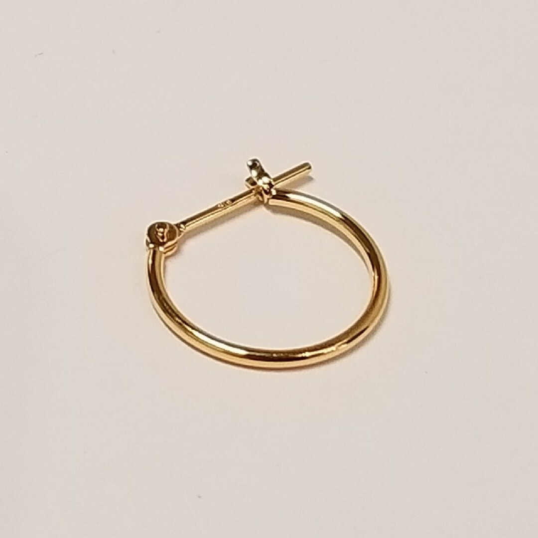 新品　K18シンプルフープピアス(リングピアス)　サイズ1mm×15mm　片耳分 メンズのアクセサリー(ピアス(片耳用))の商品写真