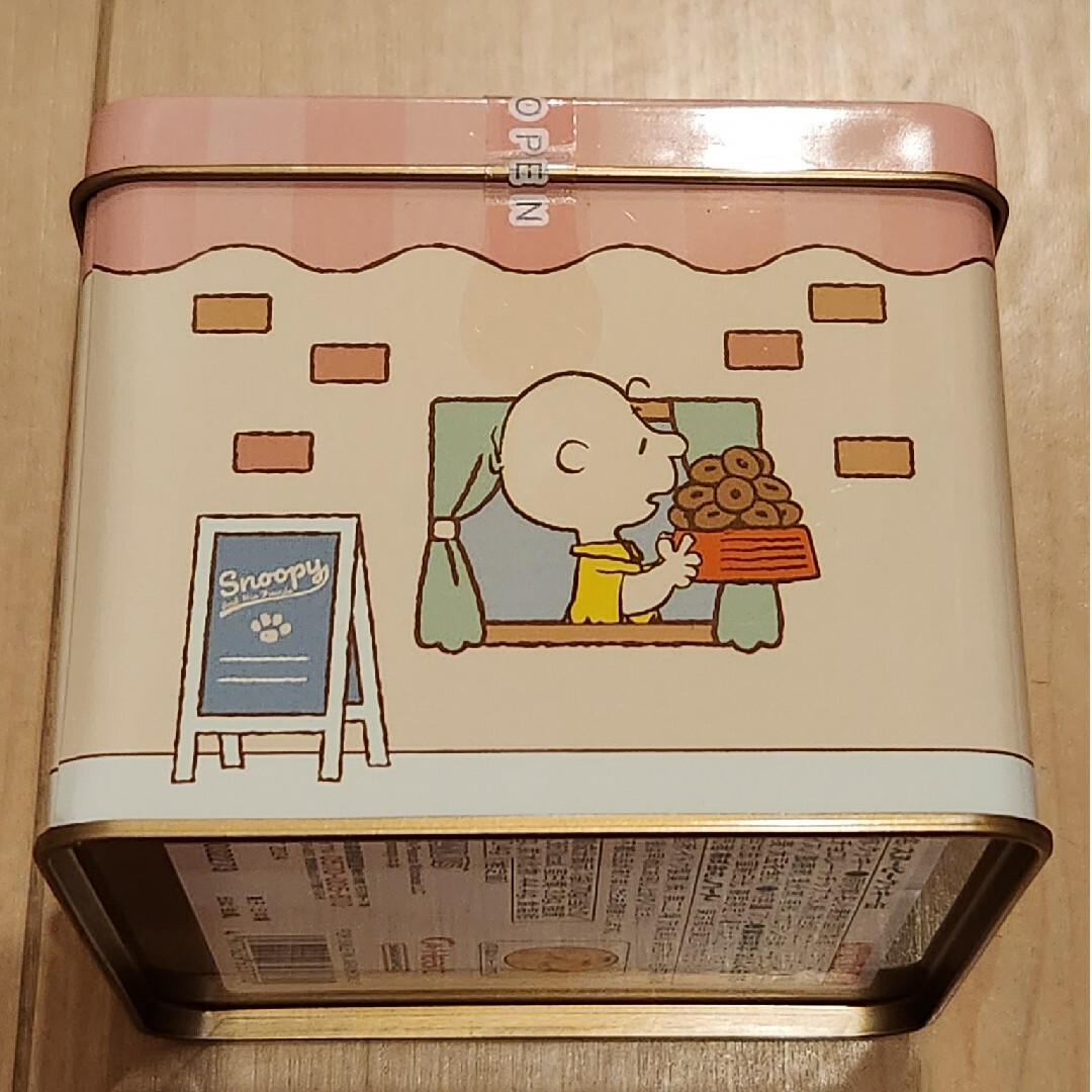 SNOOPY(スヌーピー)のスヌーピー　クッキー缶　未開封　クッキー　缶 食品/飲料/酒の食品(菓子/デザート)の商品写真