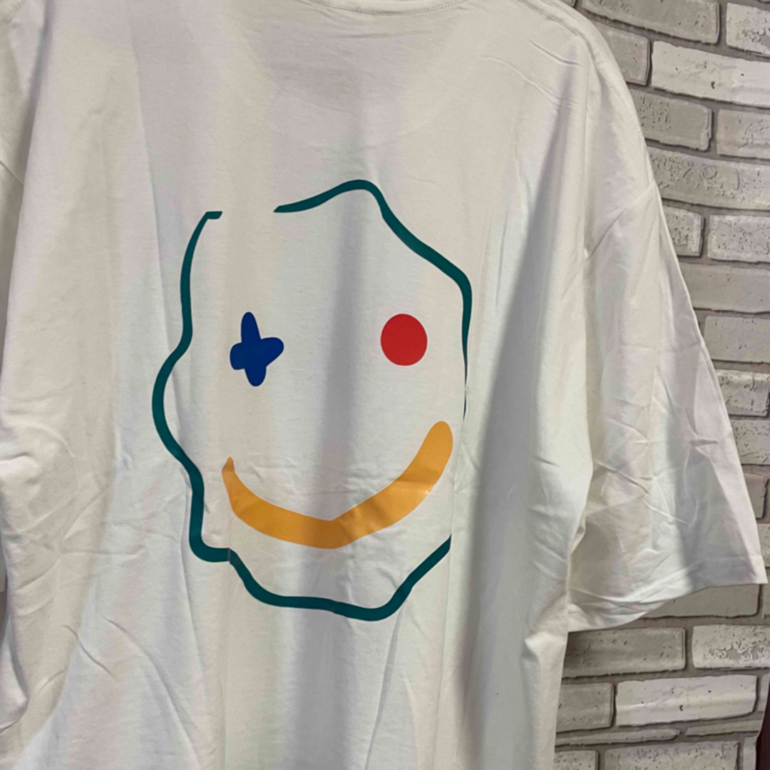 Tシャツ　オーバーサイズ　バックプリント　スマイリー　ビック　白　ホワイト メンズのトップス(Tシャツ/カットソー(半袖/袖なし))の商品写真