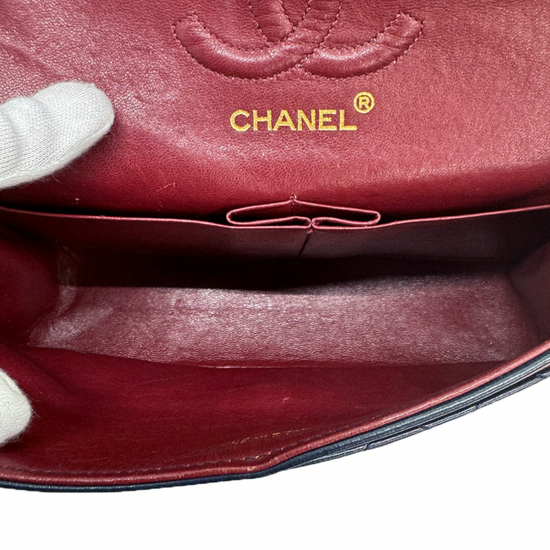 CHANEL(シャネル)のシャネル CHANEL ショルダーバッグ マトラッセ ダブルフラップ レザー/メタル ネイビー/ゴールド レディース 送料無料【中古】 z0747 レディースのバッグ(ショルダーバッグ)の商品写真