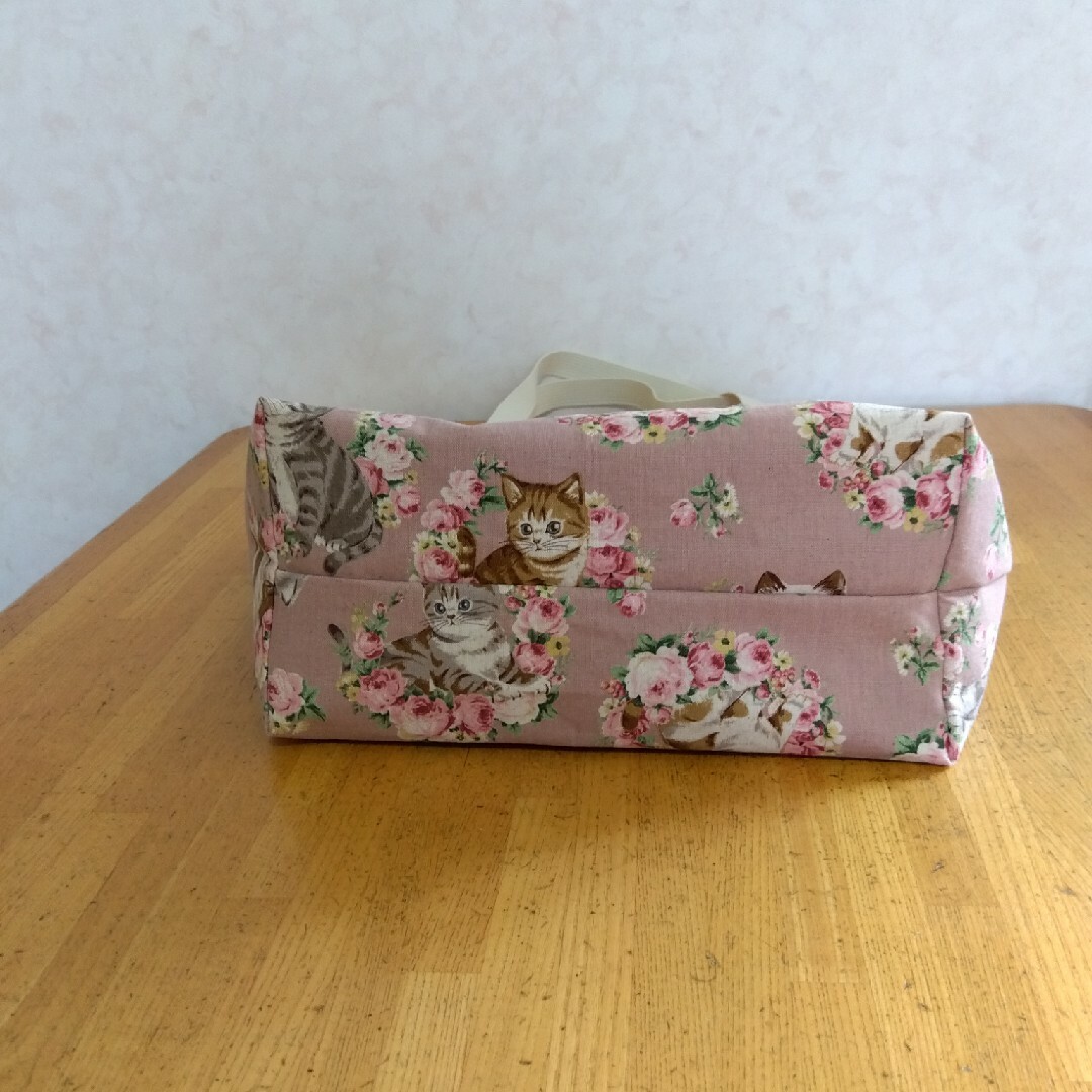 ✤送料無料✤可愛い猫と薔薇柄のバッグ✤チョット大きめ肩掛けトートバッグ✤ ハンドメイドのファッション小物(バッグ)の商品写真