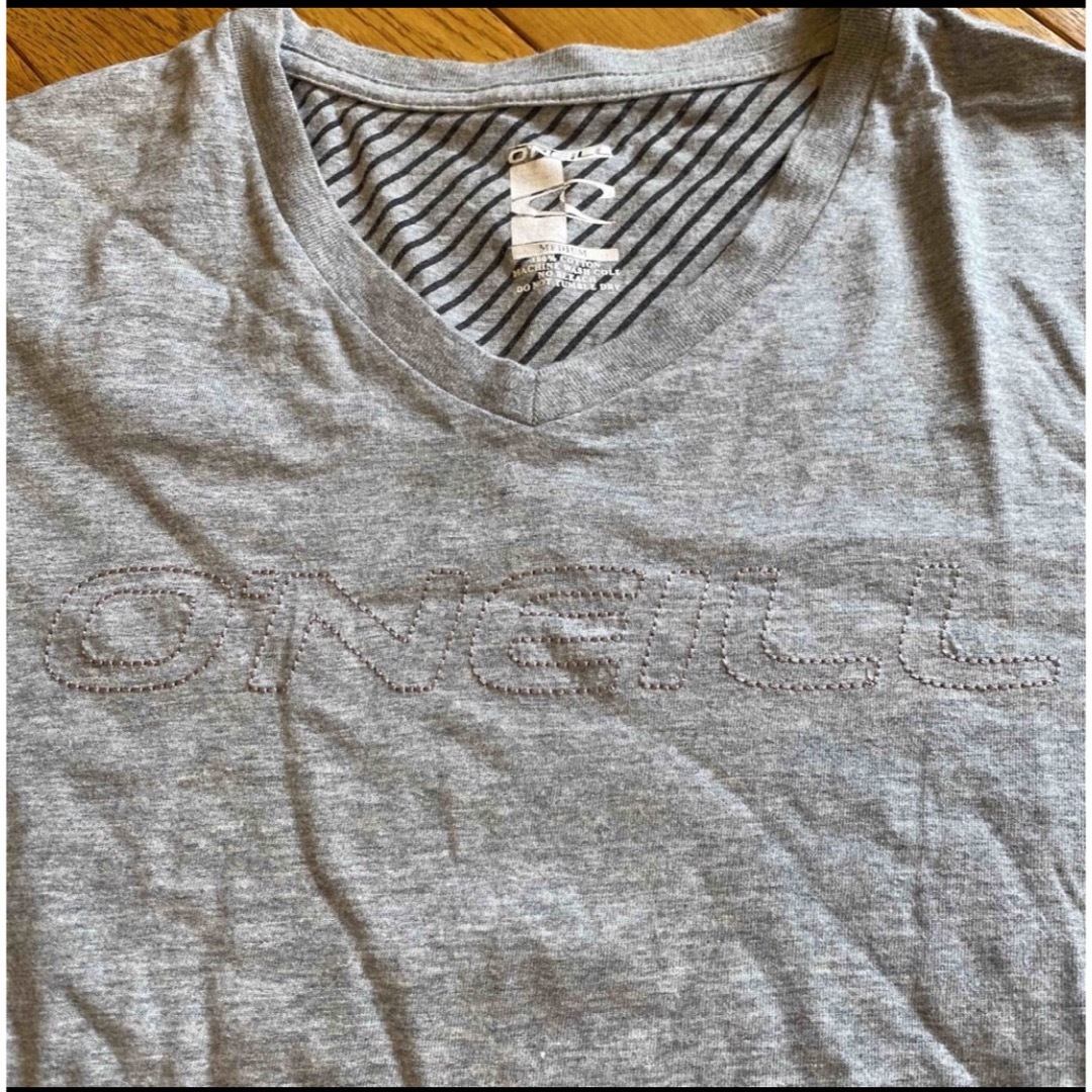 O'NEILL(オニール)のオニール  Tシャツ　グレー　ロゴ刺繍 メンズのトップス(Tシャツ/カットソー(半袖/袖なし))の商品写真