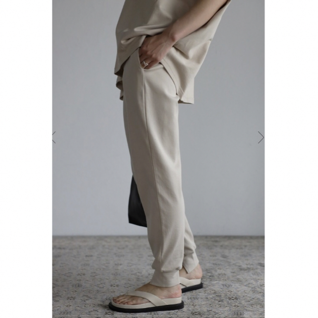 BONJOUR SAGAN(ボンジュールサガン)の"新品・タグ付"裾スリットジョガーパンツ/BONJOUR SAGAN レディースのパンツ(カジュアルパンツ)の商品写真