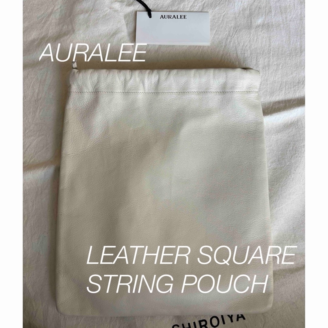 AURALEE> LEATHER SQUARE STRING POUCH バッグ AURALEE> LEATHER SQUARE STRING POUCH バッグ