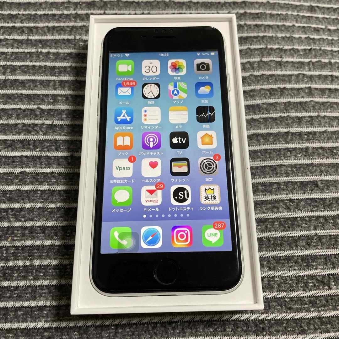 Apple(アップル)のアップル iPhoneSE 第2世代 64GB ホワイト au スマホ/家電/カメラのスマートフォン/携帯電話(スマートフォン本体)の商品写真