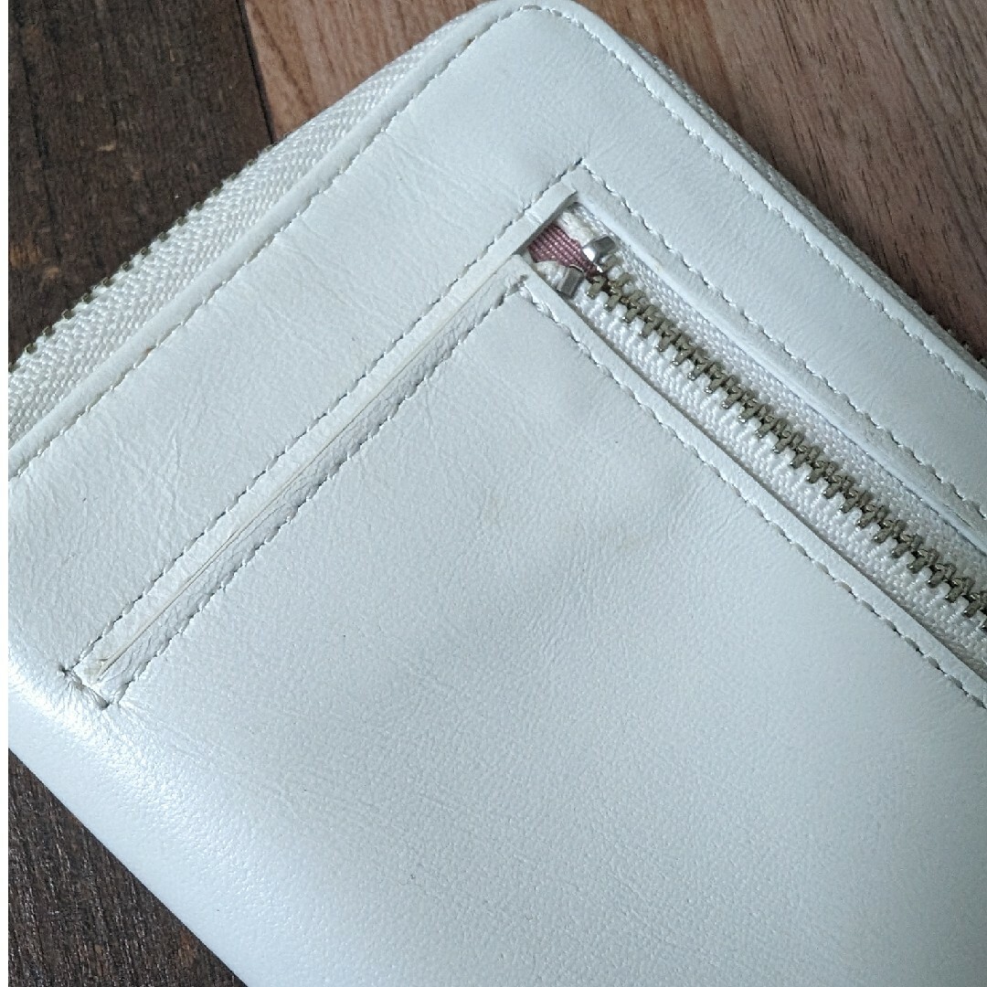 ANTEPRIMA(アンテプリマ)のアンテプリマ　ホワイト　ラウンドジップ長財布 レディースのファッション小物(財布)の商品写真