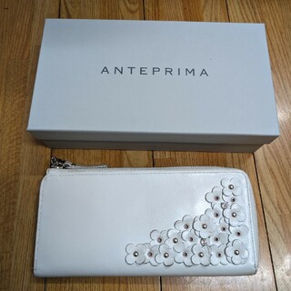 アンテプリマ(ANTEPRIMA)のアンテプリマ　ホワイト　ラウンドジップ長財布(財布)