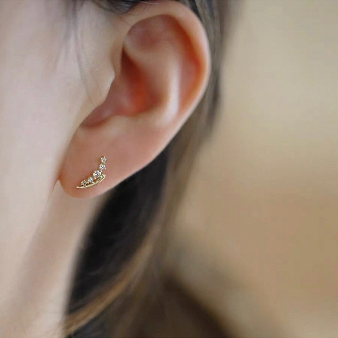 AHKAH(アーカー)の【p90】zirconia pave curved pierce 18kgp レディースのアクセサリー(ピアス)の商品写真