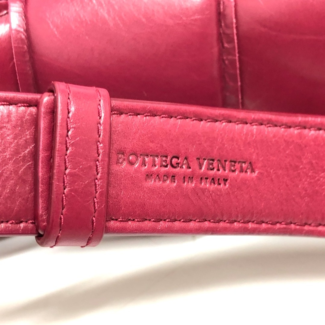 Bottega Veneta(ボッテガヴェネタ)のボッテガヴェネタ BOTTEGA VENETA カセット マキシ パデットカセット イントレチャート ショルダーバッグ レザー ワインレッド レディースのバッグ(ショルダーバッグ)の商品写真