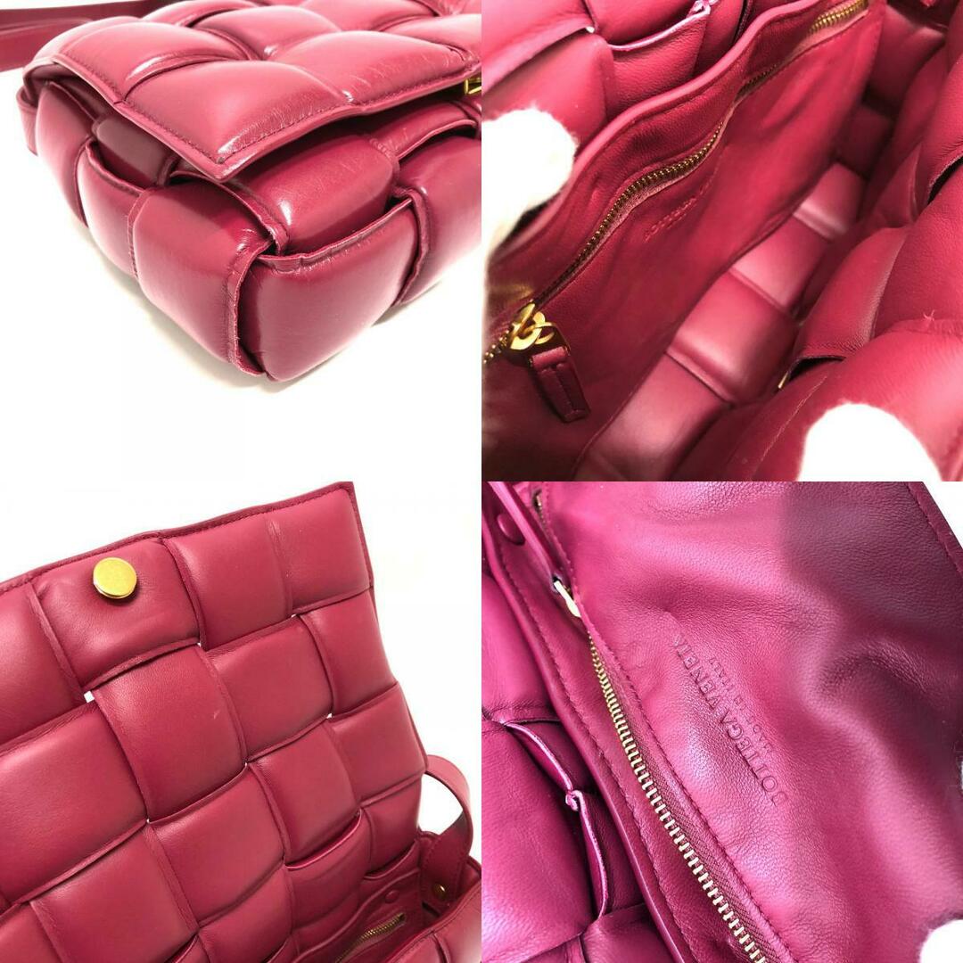 Bottega Veneta(ボッテガヴェネタ)のボッテガヴェネタ BOTTEGA VENETA カセット マキシ パデットカセット イントレチャート ショルダーバッグ レザー ワインレッド レディースのバッグ(ショルダーバッグ)の商品写真