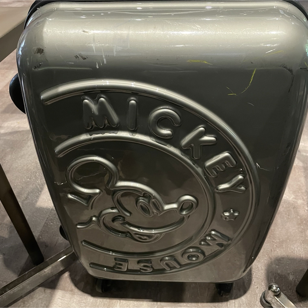 Disney(ディズニー)のミッキーマウス　ディズニー　キャリーケース　シルバー　スーツケース レディースのバッグ(スーツケース/キャリーバッグ)の商品写真