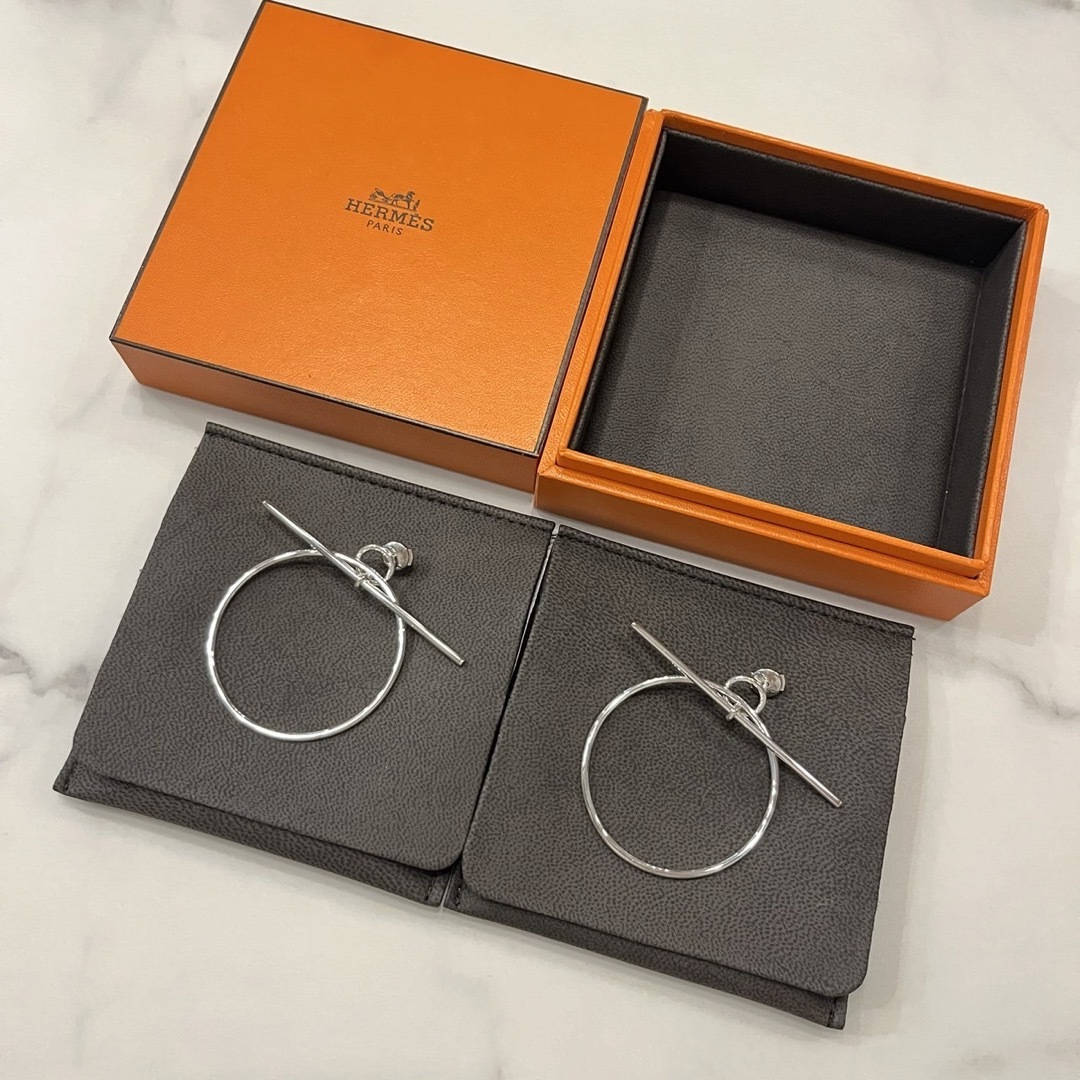 Hermes(エルメス)の新品・直営店購入　エルメス　ループピアス　MM　ピアス レディースのアクセサリー(ピアス)の商品写真