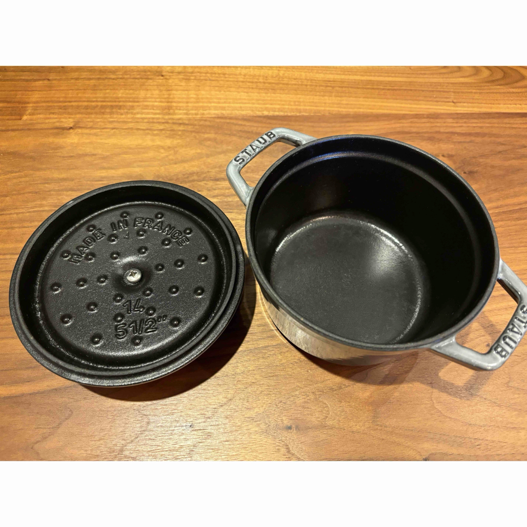 STAUB(ストウブ)のストウブ(ピコ・ココット ラウンド)セット インテリア/住まい/日用品のキッチン/食器(鍋/フライパン)の商品写真