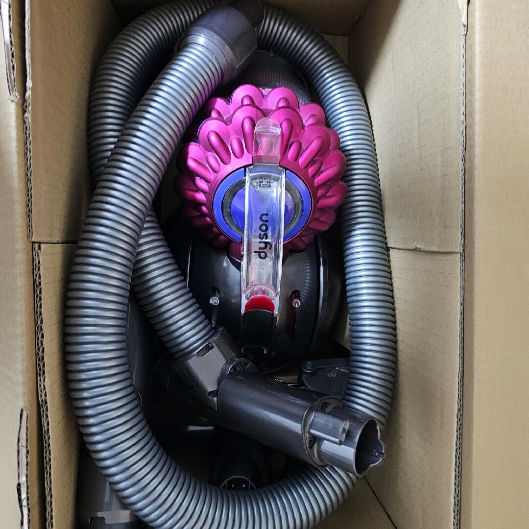 Dyson(ダイソン)のdyson Dyson Ball Fluffypro サイクロン式 キャニスタ… スマホ/家電/カメラの生活家電(掃除機)の商品写真