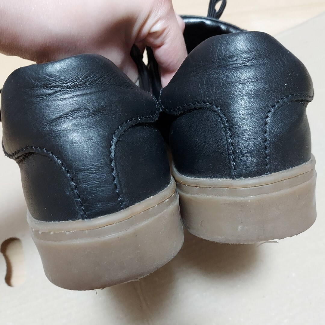 GU(ジーユー)のGU リアルレザージャーマントレーナー レザースニーカー 黒 メンズの靴/シューズ(スニーカー)の商品写真