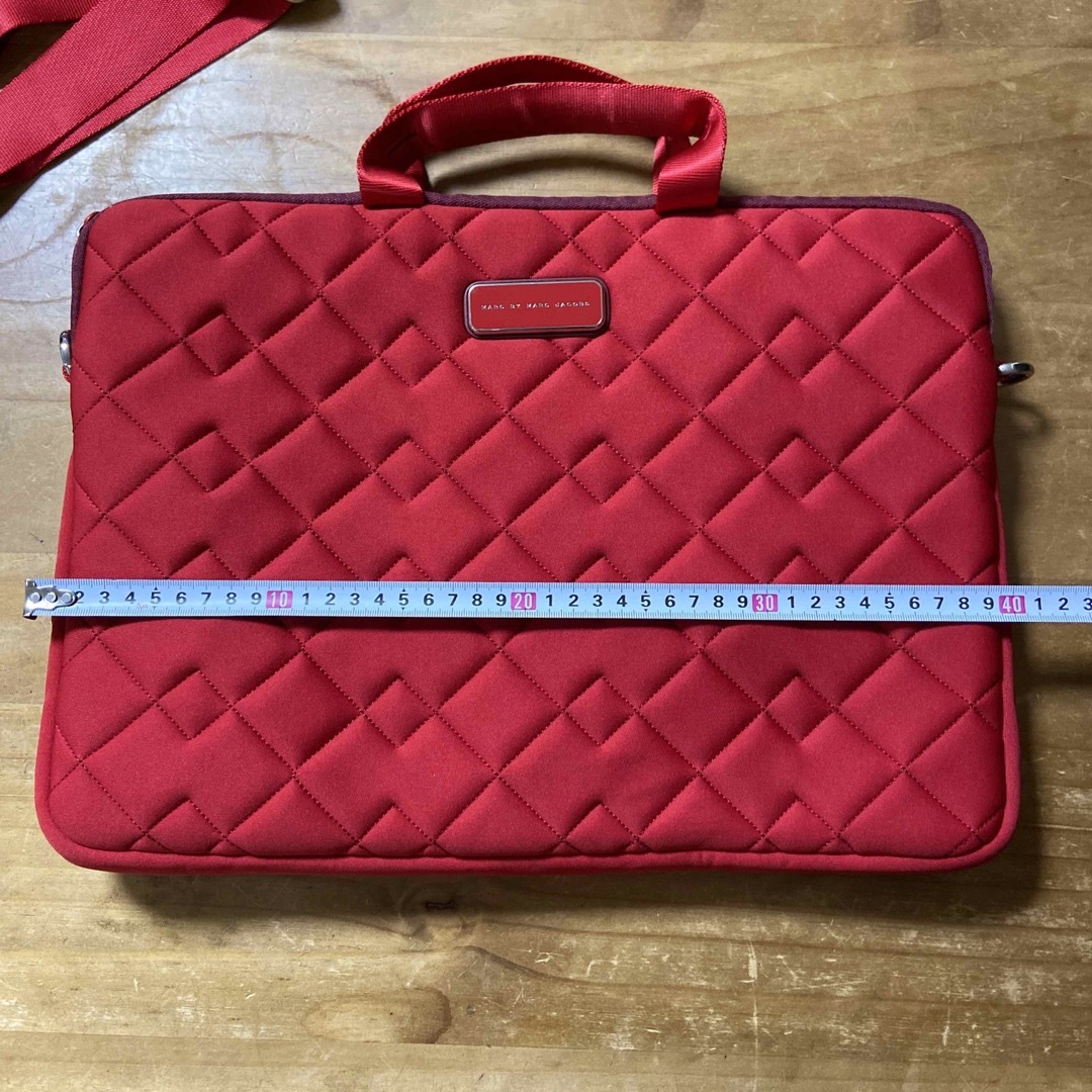 MARC BY MARC JACOBS(マークバイマークジェイコブス)の中古美品   MARC BY MARC JACOBS  パソコンバッグ　赤系 レディースのバッグ(その他)の商品写真