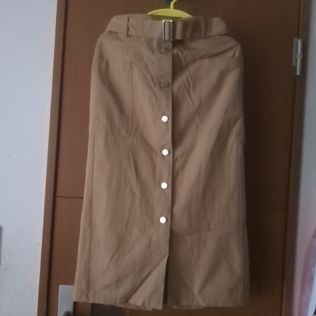 GU(ジーユー)のフロントボタンスカート　ベルト付き　gu レディースのスカート(ロングスカート)の商品写真