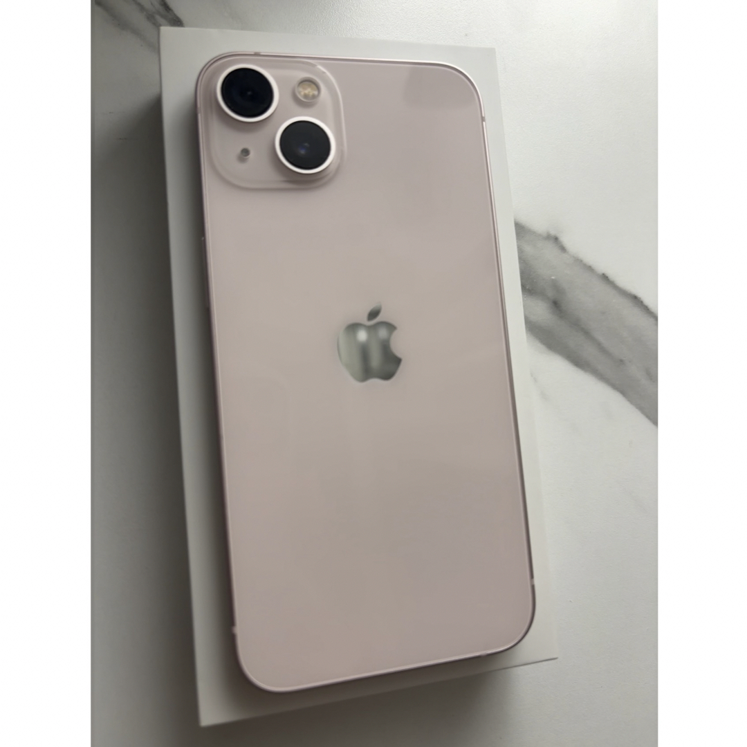Apple(アップル)のiPhone13 ピンク 256GB SIMフリー 中古 スマホ/家電/カメラのスマートフォン/携帯電話(スマートフォン本体)の商品写真