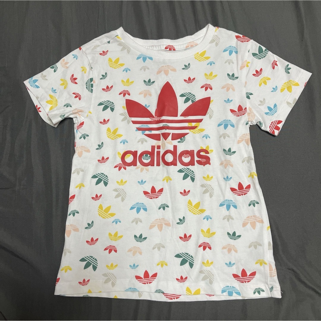 adidas(アディダス)のadidas 半袖Tシャツ Tシャツ キッズ/ベビー/マタニティのキッズ服男の子用(90cm~)(Tシャツ/カットソー)の商品写真