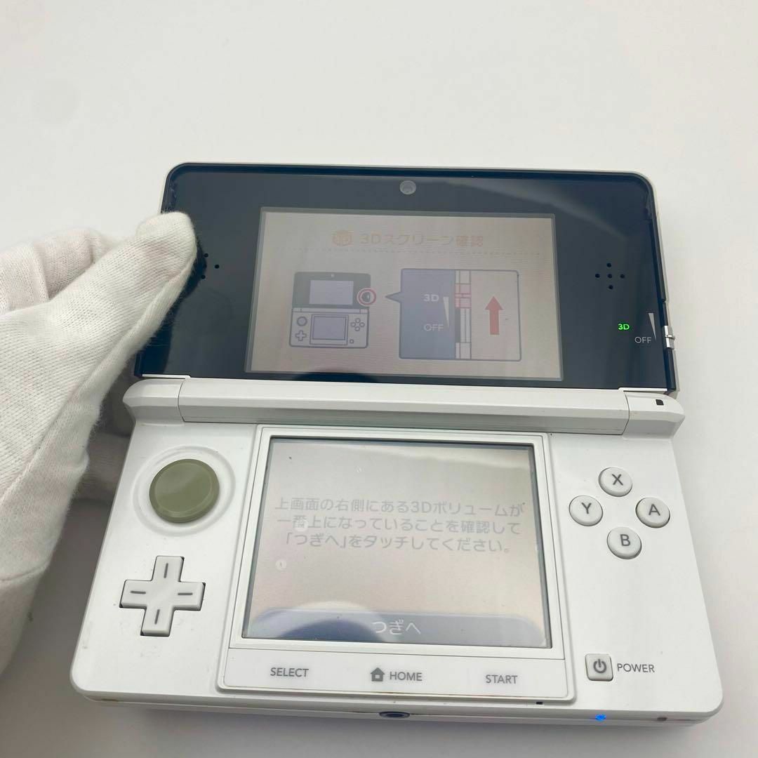 ニンテンドー3DS(ニンテンドー3DS)のソフト3枚付き‼︎ 任天堂 3DS 本体 ニンテンドー  ホワイト エンタメ/ホビーのゲームソフト/ゲーム機本体(家庭用ゲーム機本体)の商品写真