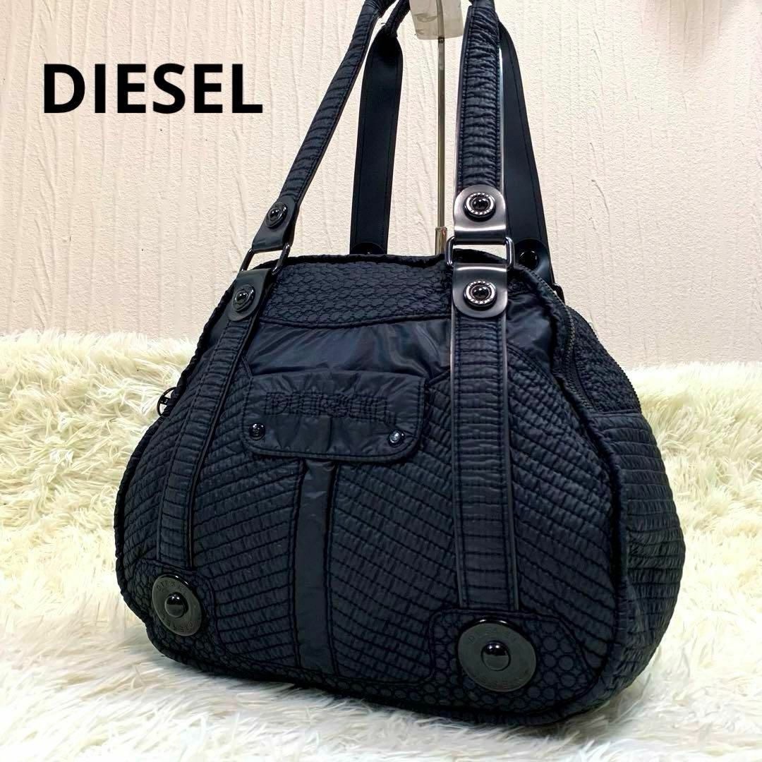 DIESEL(ディーゼル)のB219.ディーゼル【トートバッグ】キルティング ナイロン ロゴ ブラック 軽量 レディースのバッグ(トートバッグ)の商品写真