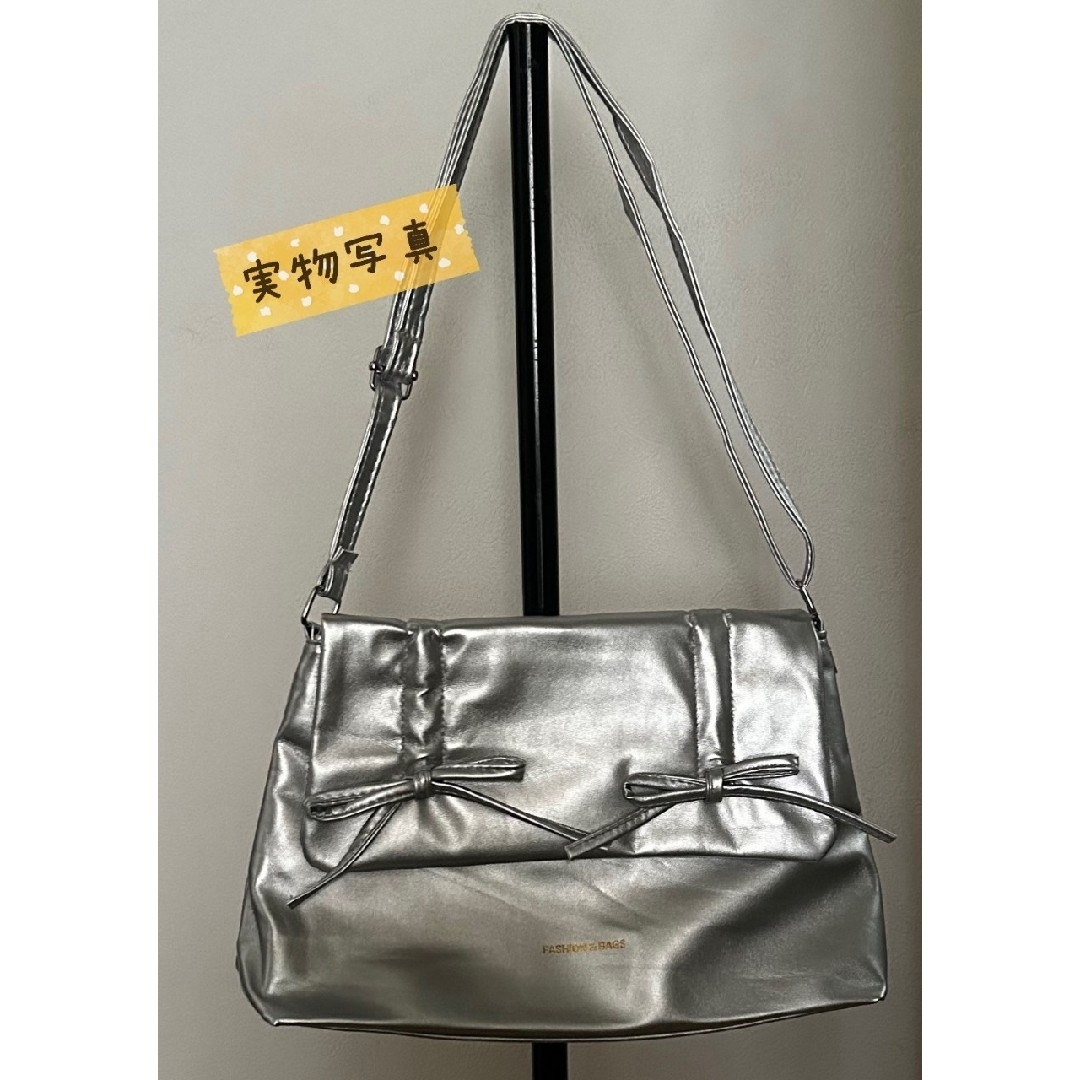 【シルバー】フラップバッグ　リボン付きショルダーバッグ　ドロスト レディースのバッグ(ショルダーバッグ)の商品写真