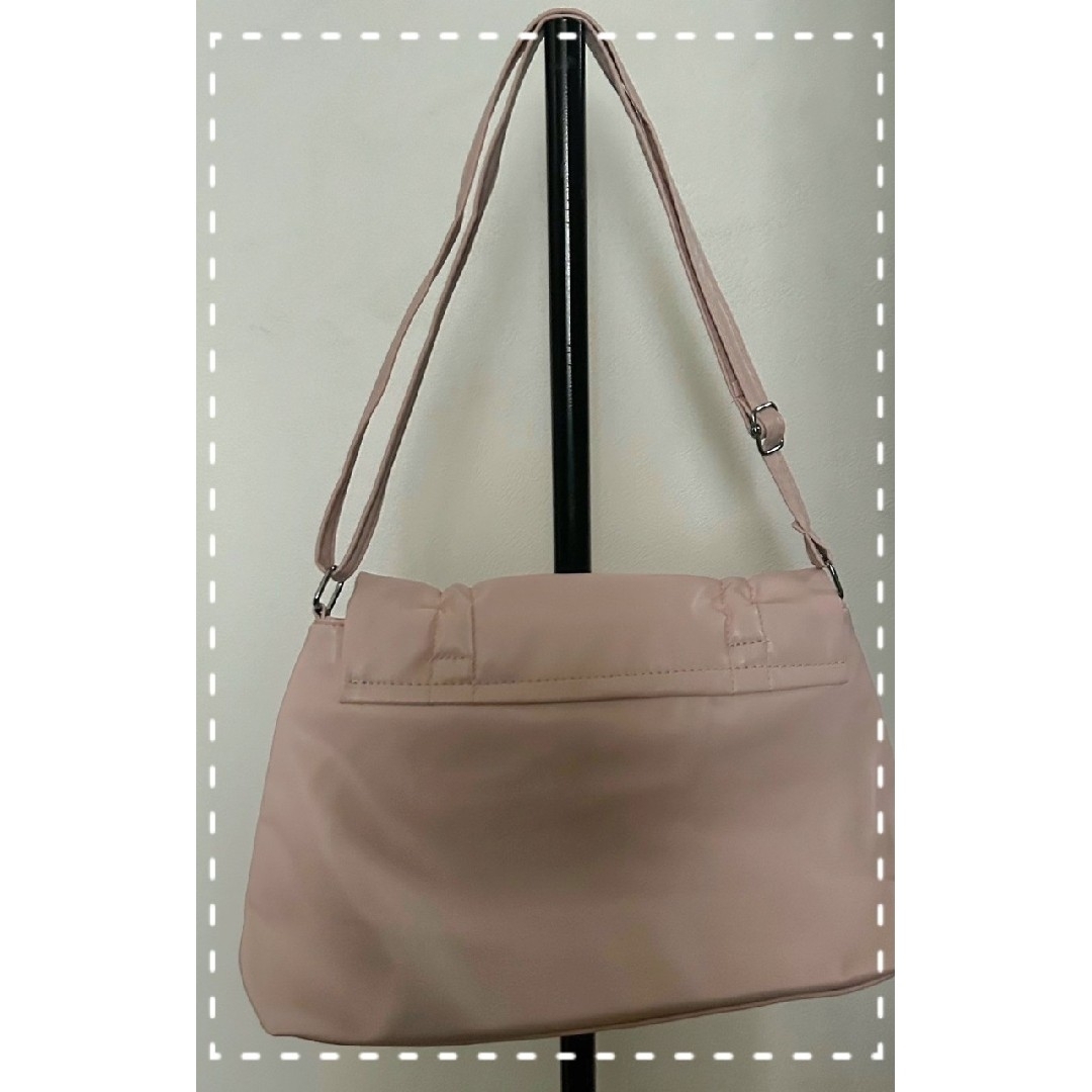 【ピンク】フラップバッグ　リボン付きショルダーバッグ　ドロスト レディースのバッグ(ショルダーバッグ)の商品写真