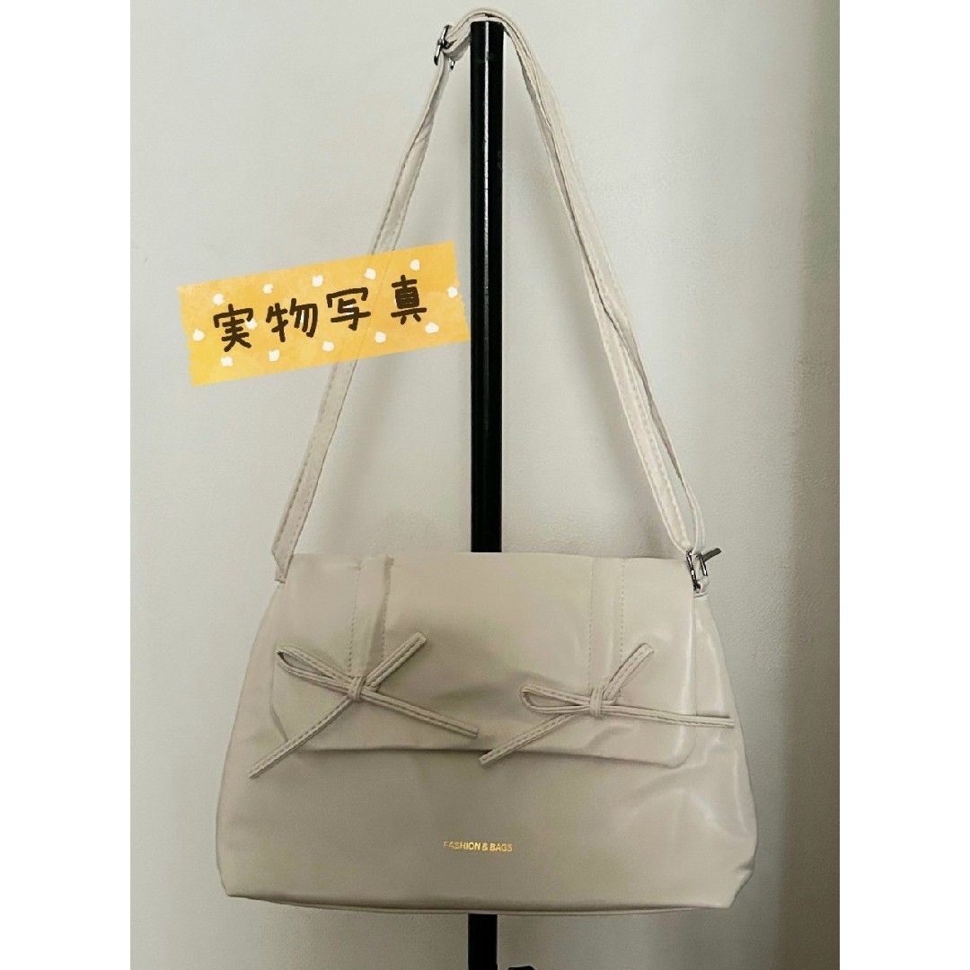 【ホワイト】フラップバッグ　リボン付きショルダーバッグ　ドロスト レディースのバッグ(ショルダーバッグ)の商品写真