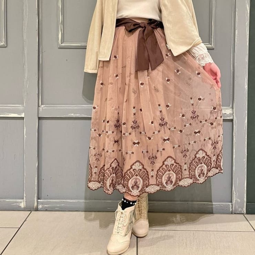 axes femme(アクシーズファム)の美品✨axes femme アクシーズファム チュールカラー刺繍スカート ピンク レディースのスカート(ロングスカート)の商品写真
