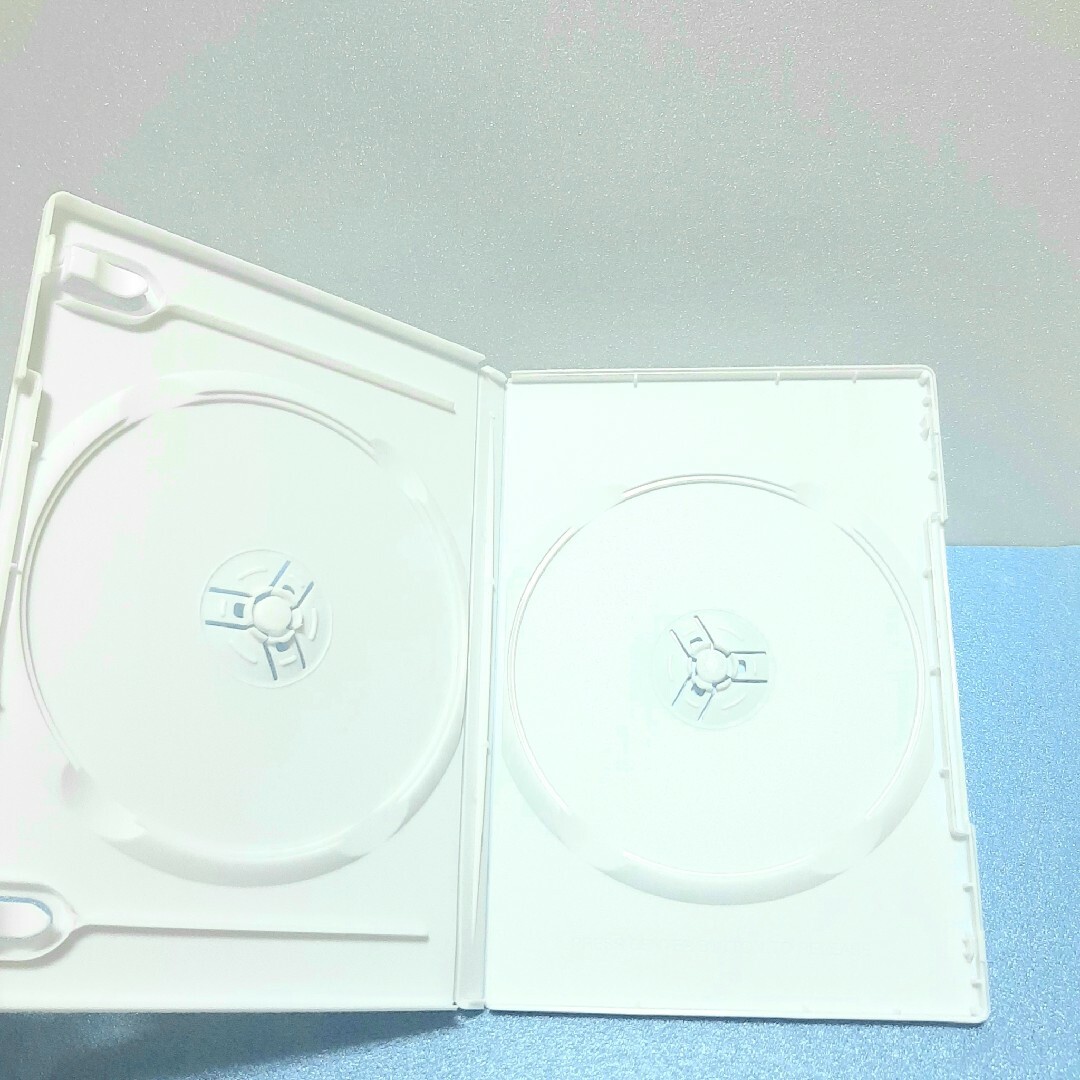 DVDケース 2枚収納タイプ 白1枚 【未使用】サンワサプライ ☆ エンタメ/ホビーのDVD/ブルーレイ(その他)の商品写真