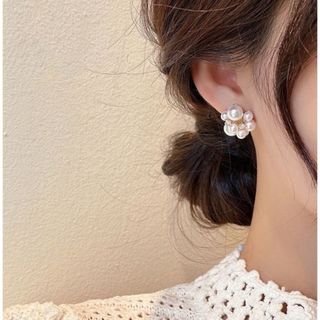 【冠婚葬祭に】ピアス パールピアス 花モチーフ アクセサリー 結婚式 フラワー (ピアス)