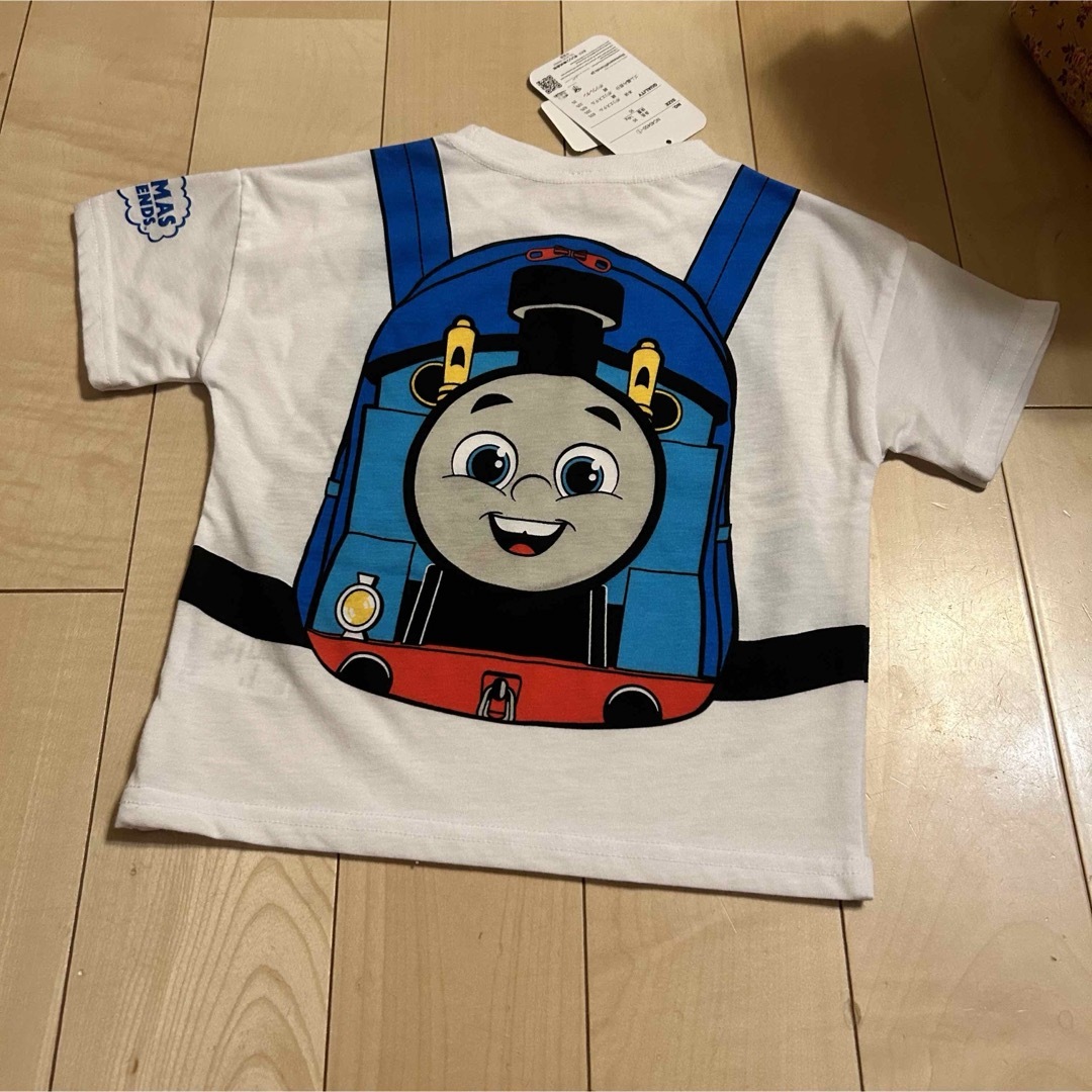 THOMAS(トーマス)の⭐︎新品　トーマス　リュック　だまし絵Tシャツ　ホワイト キッズ/ベビー/マタニティのキッズ服男の子用(90cm~)(Tシャツ/カットソー)の商品写真