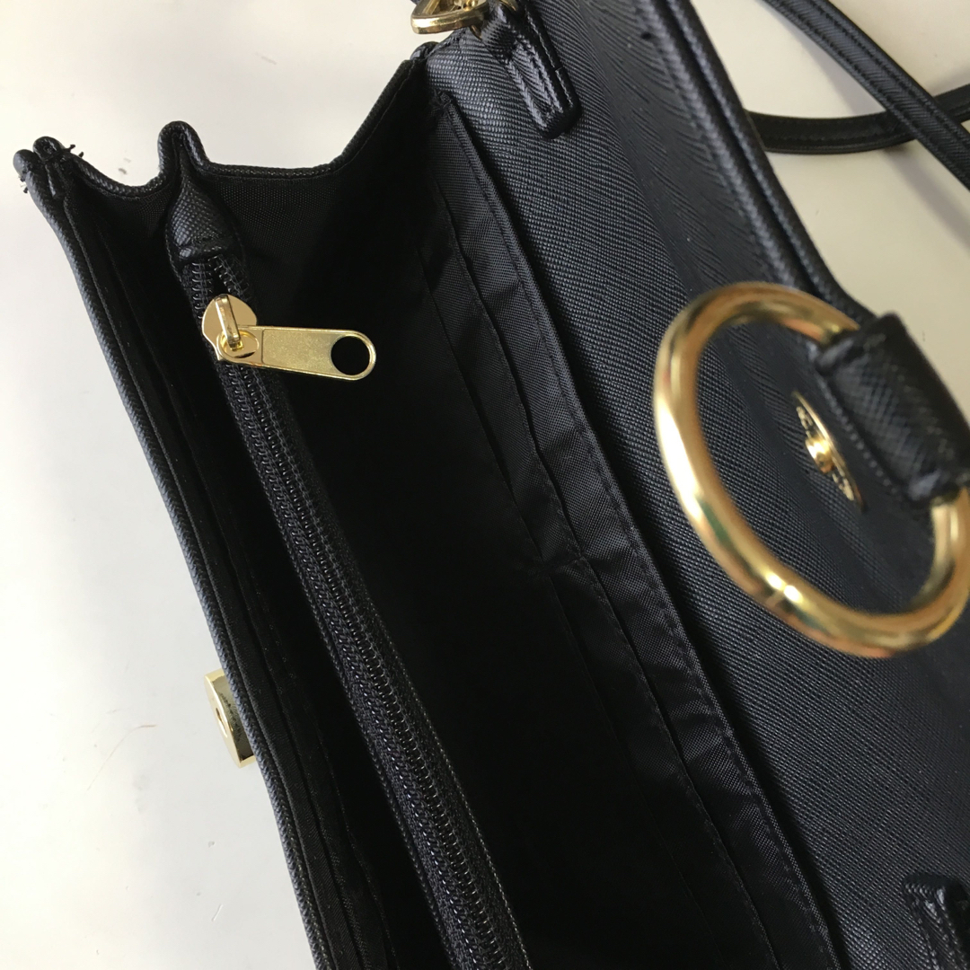 クラッチバッグにもなる２ＷＡＹお財布ポシェット　ブラック レディースのバッグ(ショルダーバッグ)の商品写真
