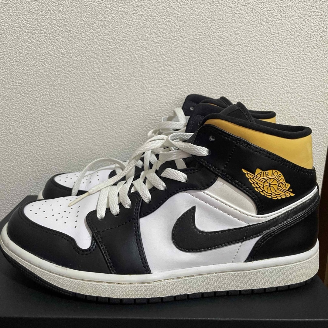 NIKE(ナイキ)のNike Air Jordan 1 Mid White/Pollen-Black メンズの靴/シューズ(スニーカー)の商品写真