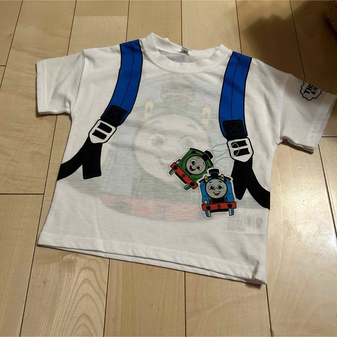 THOMAS(トーマス)の⭐︎新品　トーマス　機関車トーマス　リュック柄　だまし絵　Tシャツ キッズ/ベビー/マタニティのベビー服(~85cm)(Ｔシャツ)の商品写真