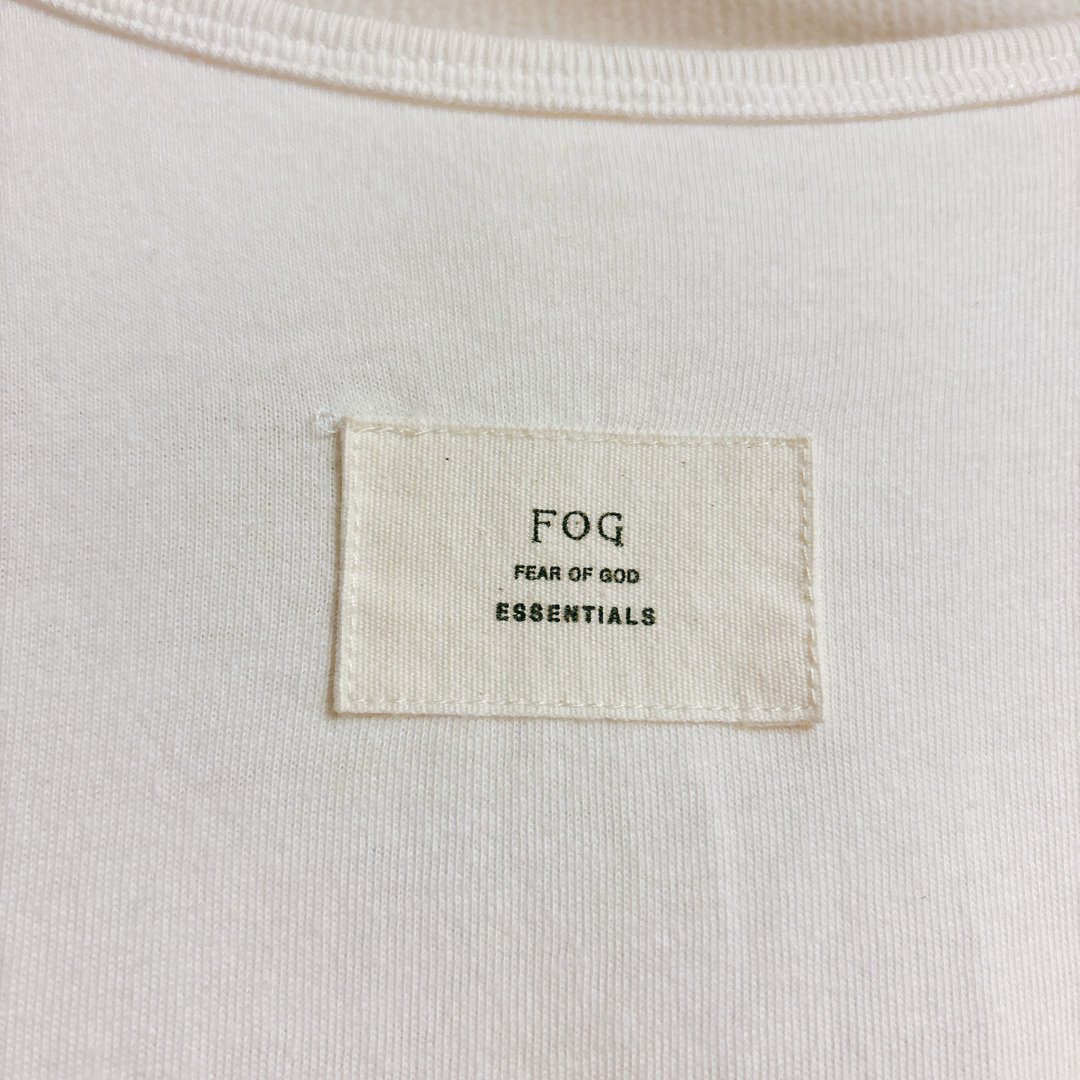 FEAR OF GOD(フィアオブゴッド)のFOG ESSENTIALS タンクトップ ホワイト エッセンシャルズ メンズのトップス(Tシャツ/カットソー(半袖/袖なし))の商品写真