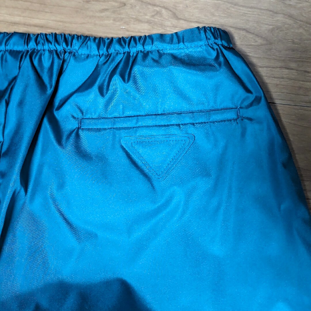 PRADA(プラダ)のPRADA Re-Nylon パンツ ブルーグリーン メンズのパンツ(その他)の商品写真