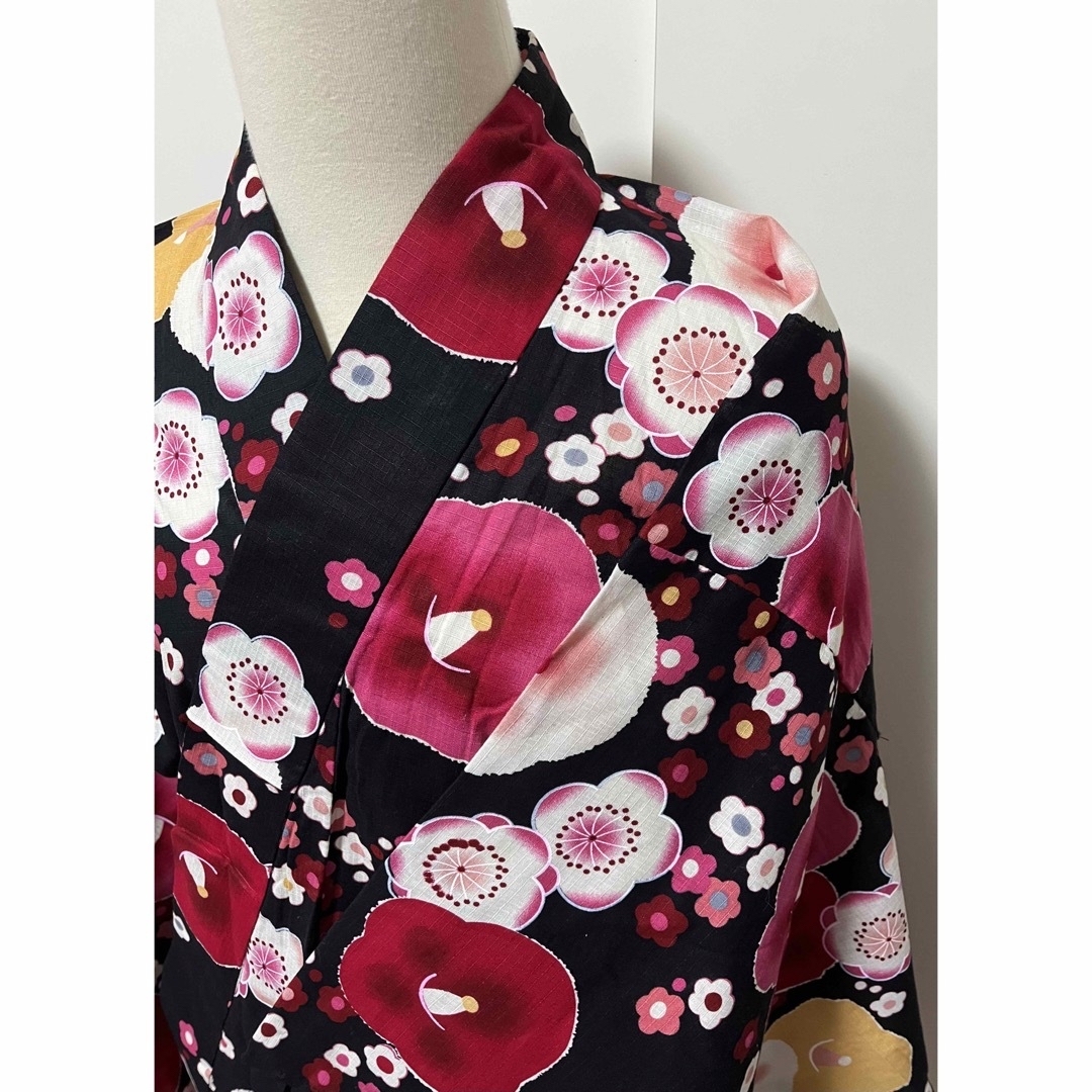 新品.定価25000円.呉服屋購入】 浴衣　ゆかた 椿の花　綿100  洗濯可 レディースの水着/浴衣(浴衣)の商品写真