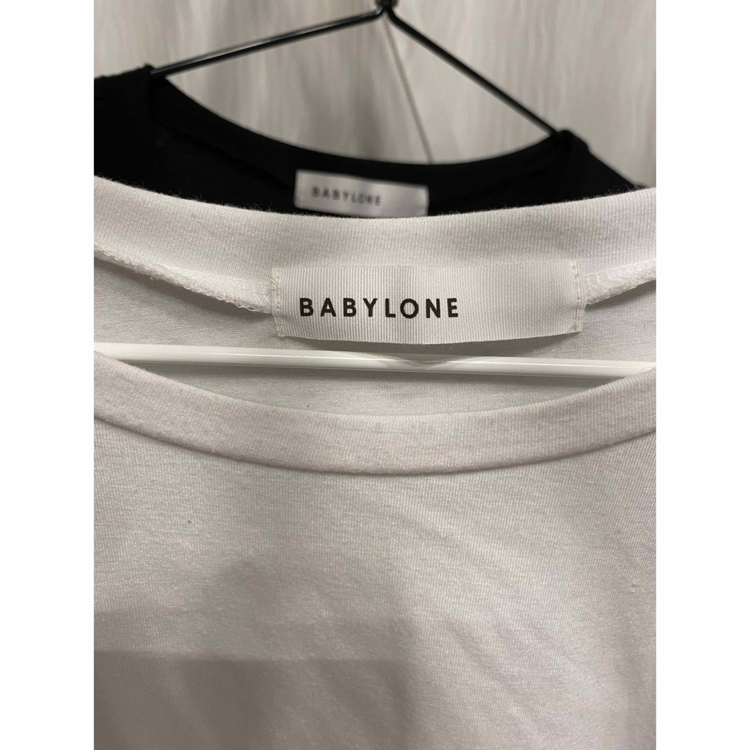 BABYLONE(バビロン)の美品　BABYLON デザインTシャツ38 レディースのトップス(シャツ/ブラウス(長袖/七分))の商品写真