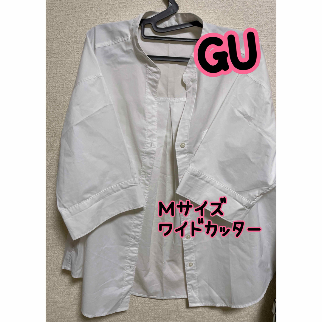 GU(ジーユー)のGU 白色　ワイドスリーブシャツ　５分袖  Ｍサイズ　美品 レディースのトップス(シャツ/ブラウス(半袖/袖なし))の商品写真