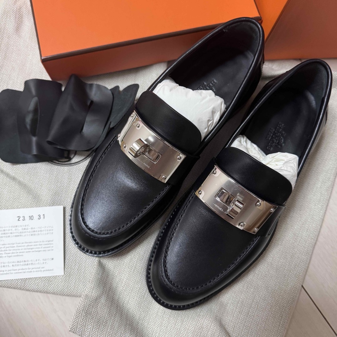 Hermes(エルメス)の新作HERMES エルメス　35.5 モカシン　ホット　ケリーバックルローファー レディースの靴/シューズ(ハイヒール/パンプス)の商品写真