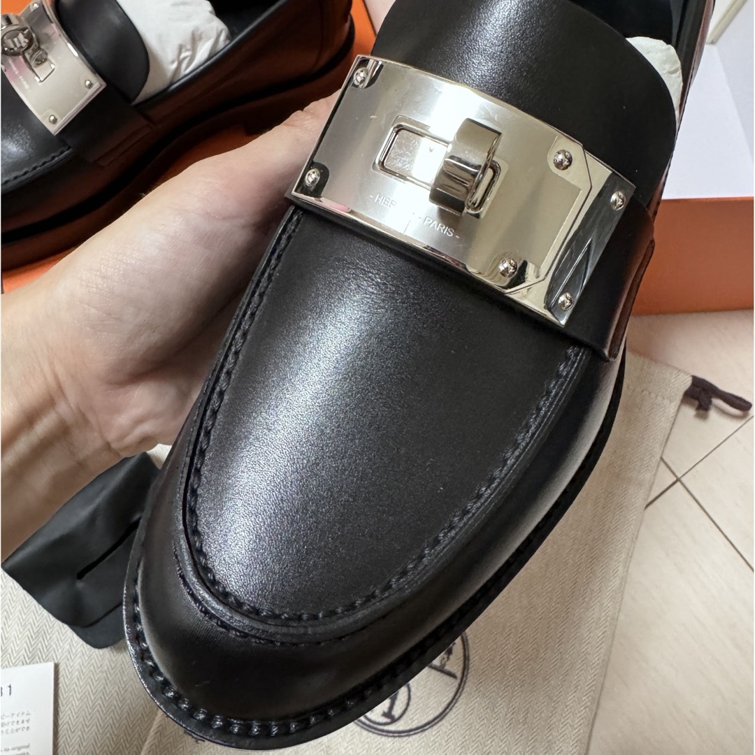 Hermes(エルメス)の新作HERMES エルメス　35.5 モカシン　ホット　ケリーバックルローファー レディースの靴/シューズ(ハイヒール/パンプス)の商品写真