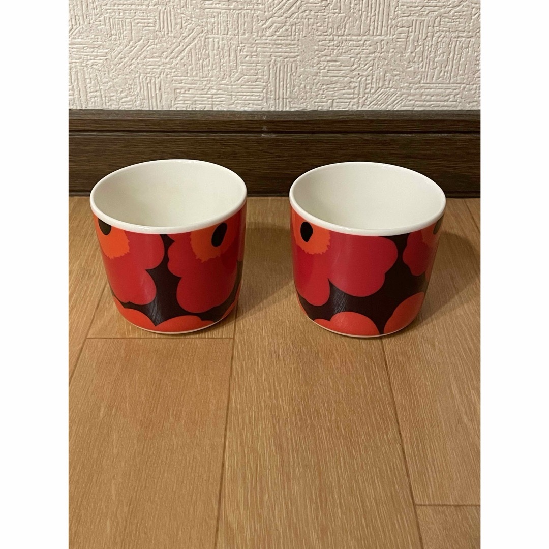 marimekko(マリメッコ)の◉usedマリメッコ◉Red ウニッコ ラテマグペアセット 50周年記念限定品 インテリア/住まい/日用品のキッチン/食器(グラス/カップ)の商品写真