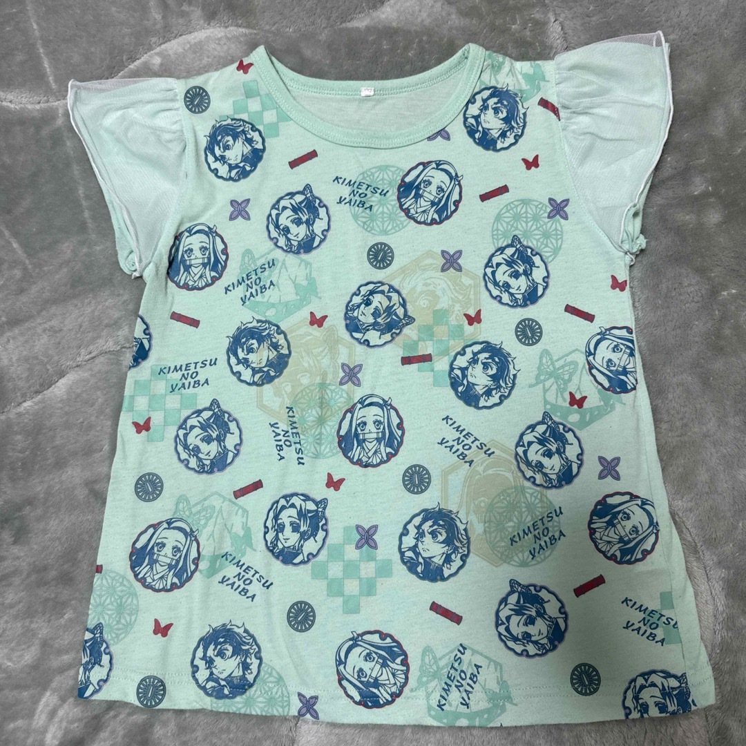 120 鬼滅の刃　半袖　キッズ　蓄光 キッズ/ベビー/マタニティのキッズ服女の子用(90cm~)(Tシャツ/カットソー)の商品写真