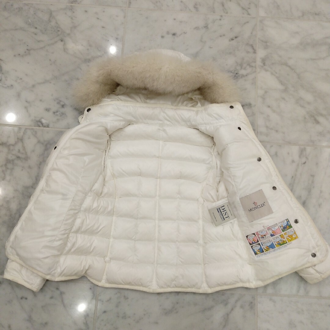 MONCLER(モンクレール)のMoncler new armoise ファー付き ダウンジャケット 8 キッズ/ベビー/マタニティのキッズ服女の子用(90cm~)(ジャケット/上着)の商品写真