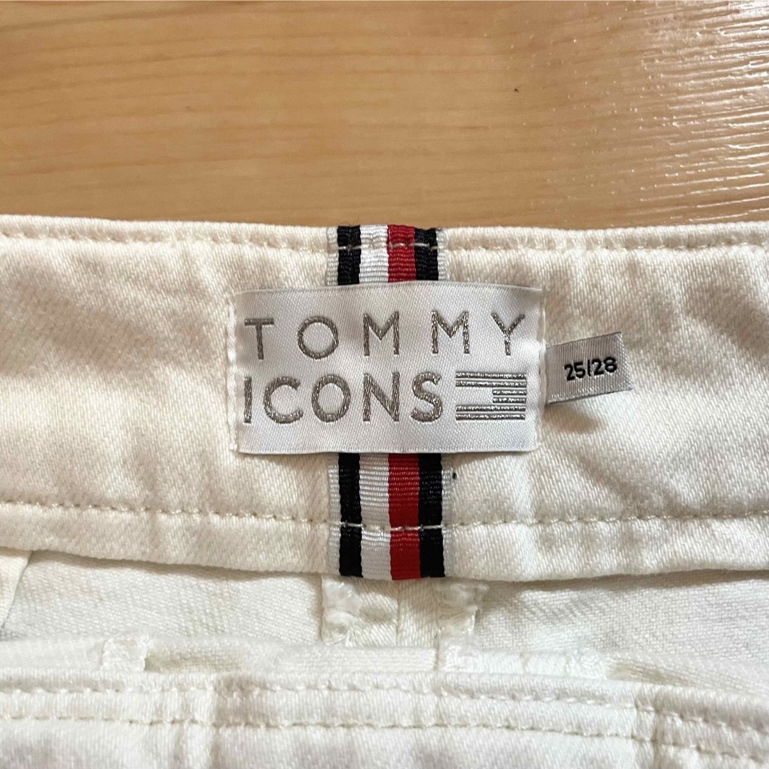 TOMMY JEANS(トミージーンズ)の☆新品☆ TOMMY JEANS トミージーンズ　ホワイトデニムパンツ レディースのパンツ(カジュアルパンツ)の商品写真