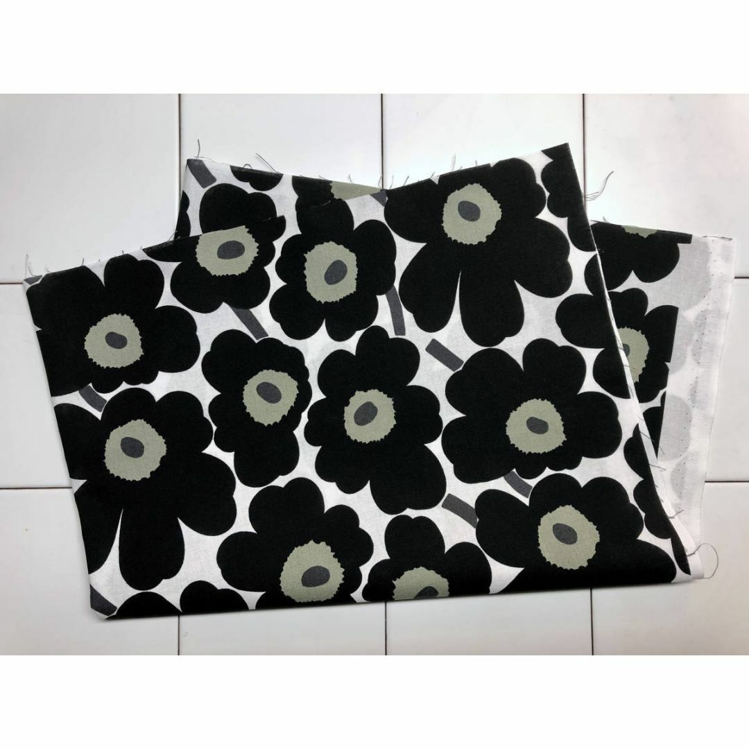 marimekko(マリメッコ)のマリメッコ　ハーフカットクロス　ミニウニッコ　ホワイト×ブラック　68×50cm ハンドメイドの素材/材料(生地/糸)の商品写真