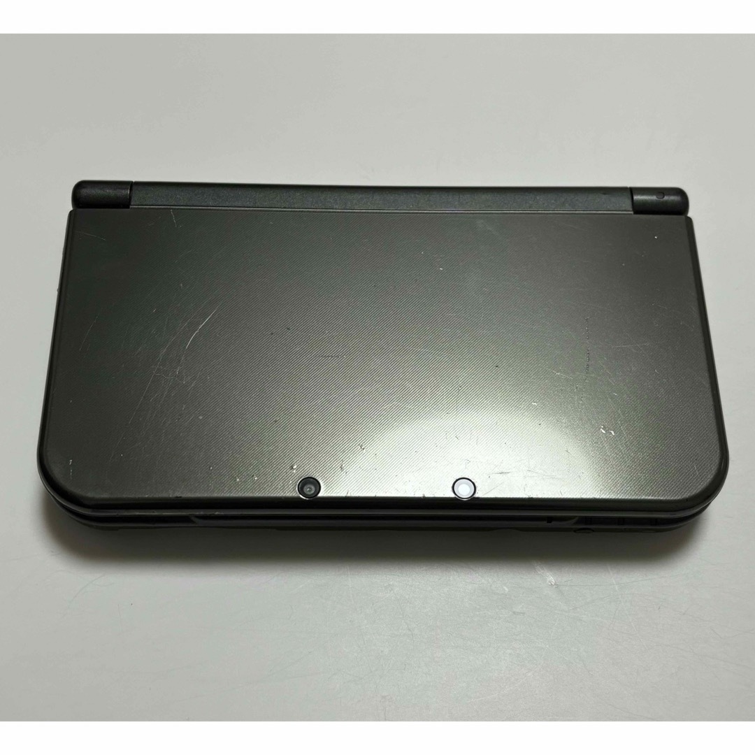 Newニンテンドー3DS LL 本体 メタリックブラック(バンク、ムーバーあり) エンタメ/ホビーのゲームソフト/ゲーム機本体(携帯用ゲーム機本体)の商品写真