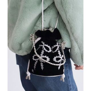 限定値下げ　casselini ベロア刺繍巾着バッグ　リボン柄　ショルダーバッグ