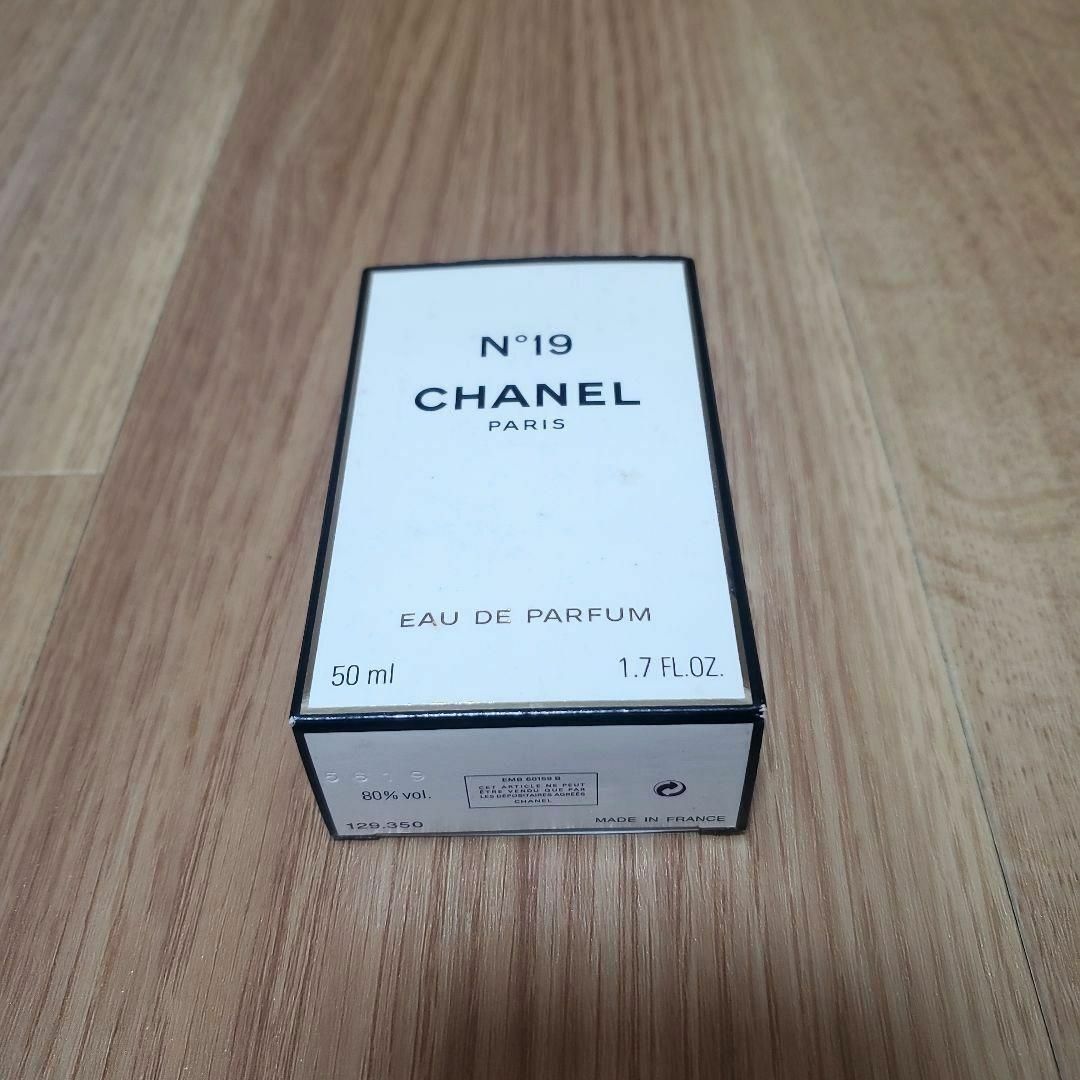 CHANEL(シャネル)のCHANEL  シャネル 香水 n°19  オードパルファム 50ml コスメ/美容の香水(香水(女性用))の商品写真